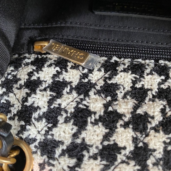 ‼️SOLD‼️Chanel River Tweed Crossbody Houndstooth - Picture 13 of 15